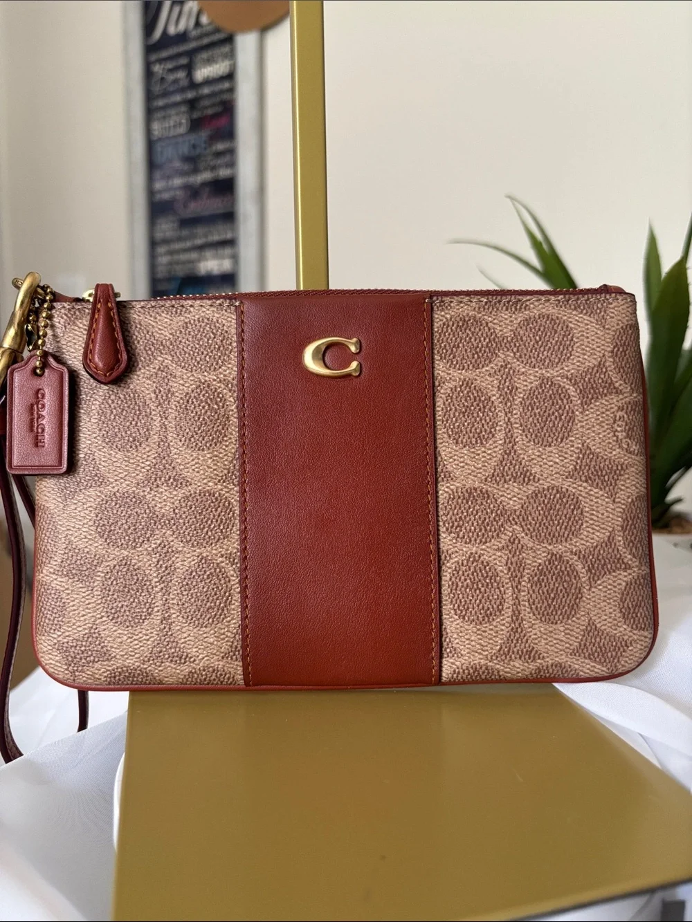 COACH Essential Wristlet